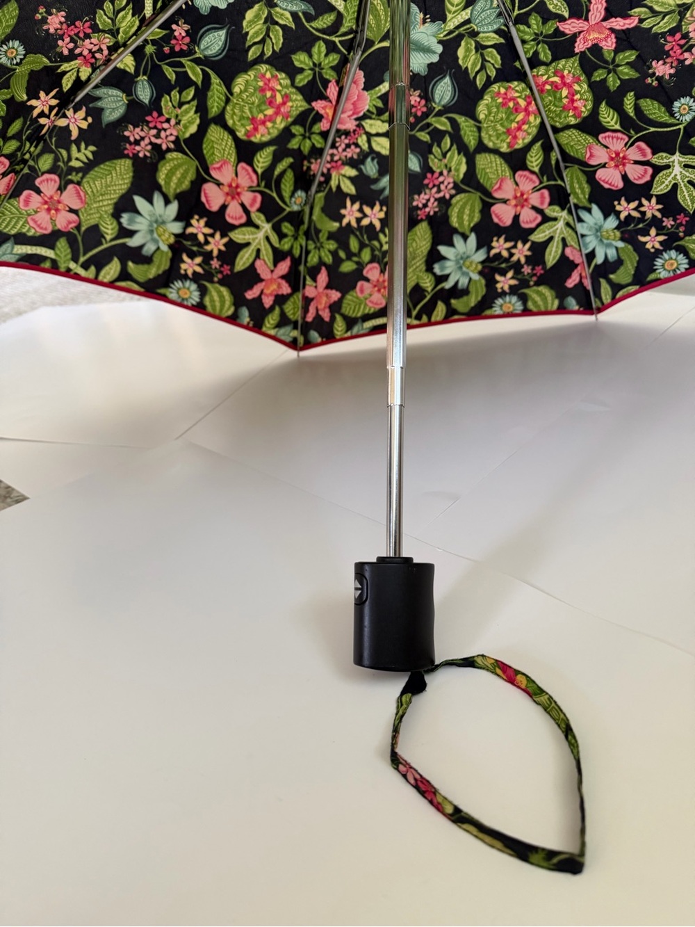 Vera Bradley Floral Compact Umbrella Black Pink Green Automatic - Picture 2 of 5